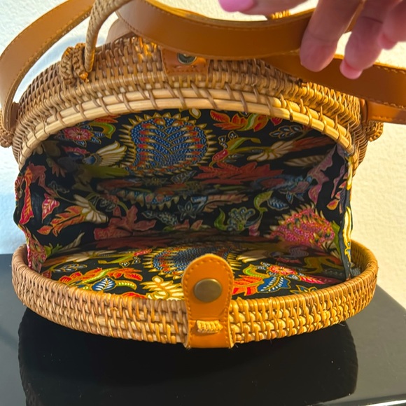 Round Woven Tan Bag - Picture 6 of 13